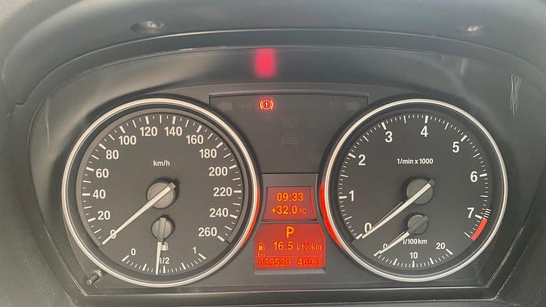 Dijual Bmw 325i Warna Putih - Carwash Studio Garage