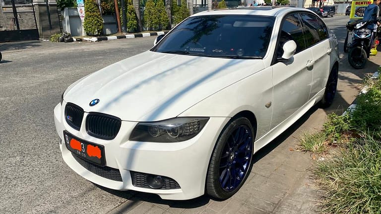 Dijual Bmw 325i Warna Putih - Carwash Studio Garage