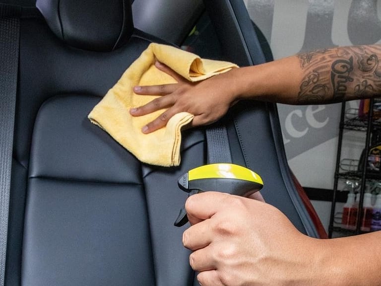 Meguiars Ultimate Leather Detailer 473ml ORI,Perawatan Jok Kulit Mobil - Carwash Studio Garage