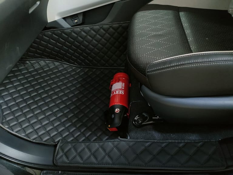 Karpet Mobil Toyota Veloz - Carwash Studio Garage
