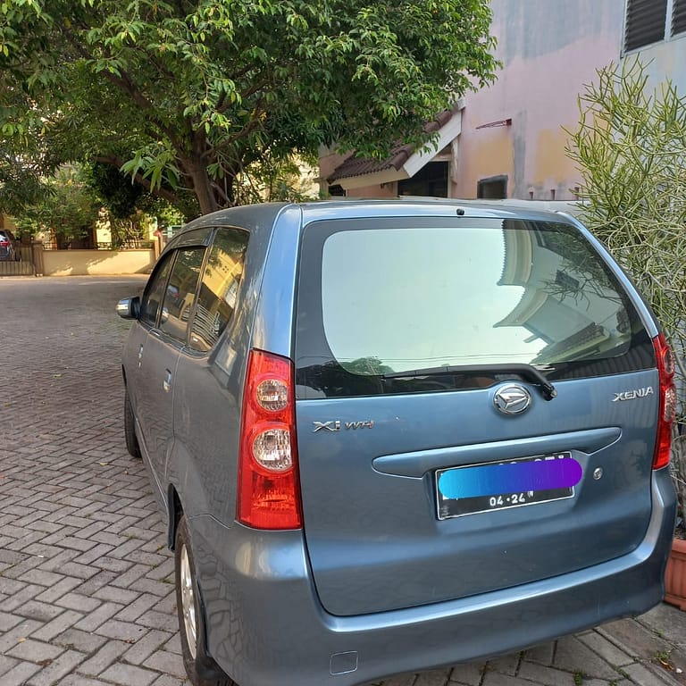 Dijual Mobil Xenia Warna Abu-abu Metalic - Carwash Studio Garage