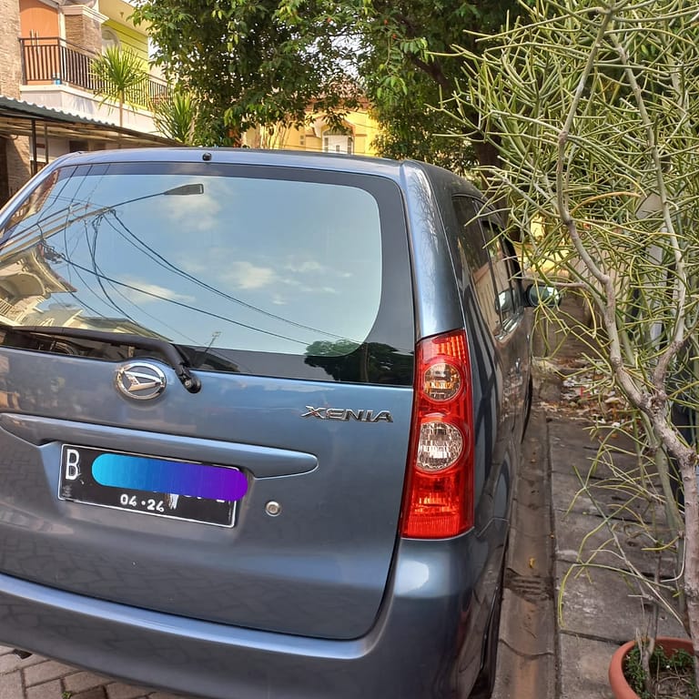 Dijual Mobil Xenia Warna Abu-abu Metalic - Carwash Studio Garage
