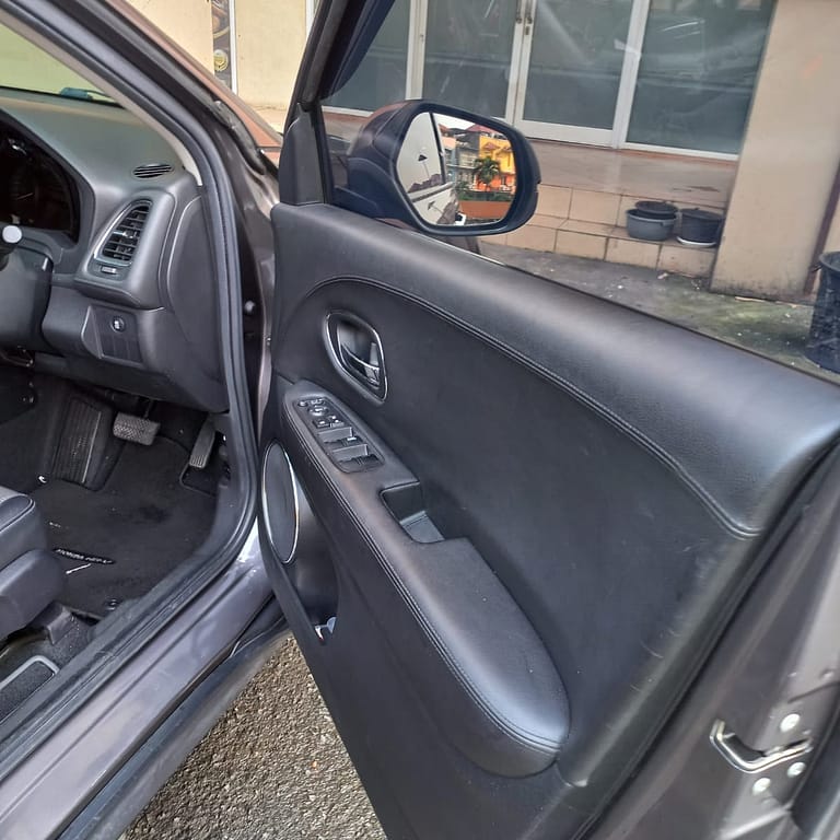 Dijual Mobil Hrv 2017 Warna Abu-abu Tua Metalic - Carwash Studio Garage